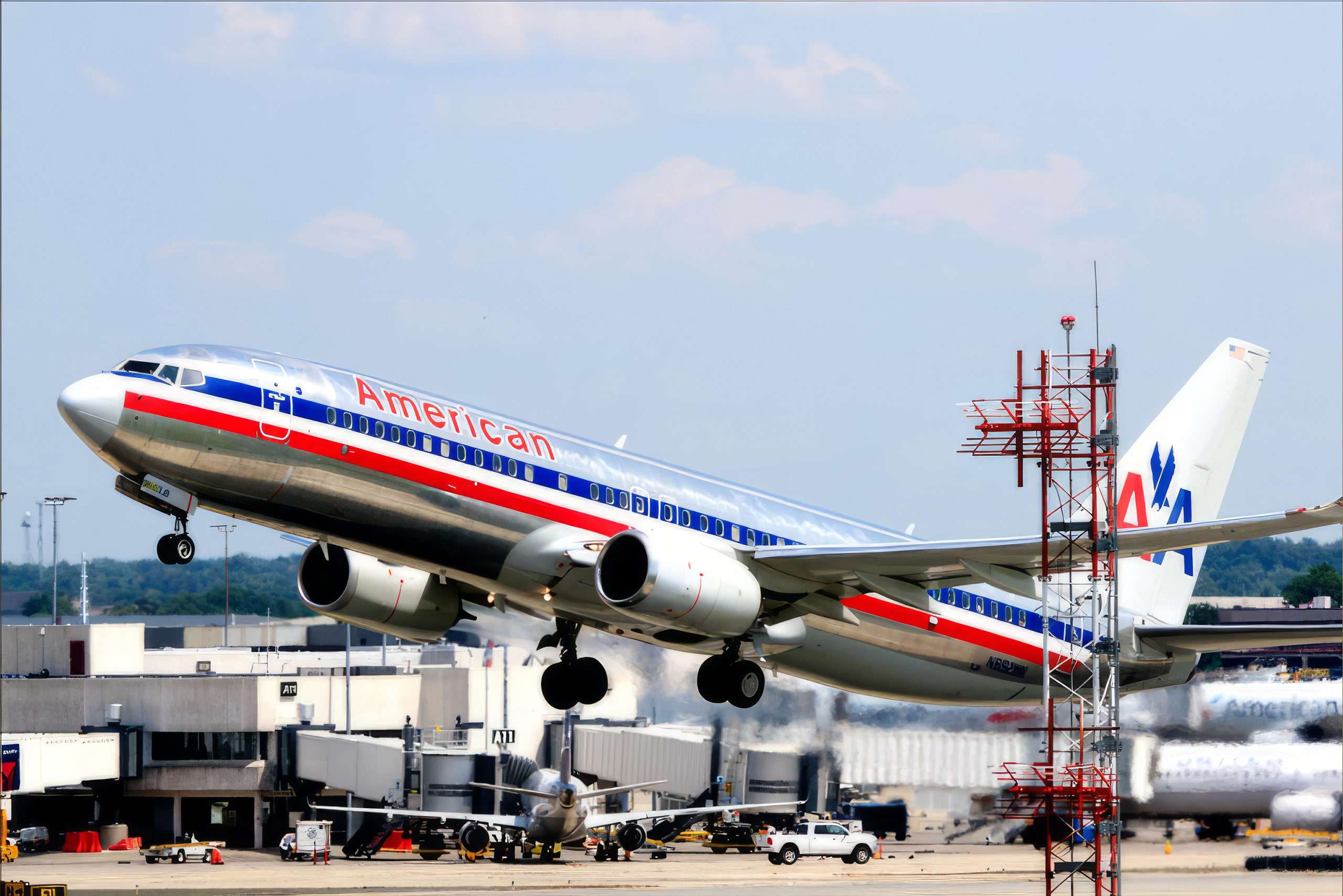 Décollage d'un avion à l'aéroport international de Charlotte Douglas